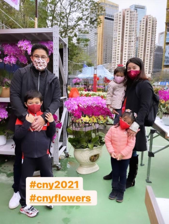 霍啟剛夫婦520放閃，對鏡自拍超有愛，郭晶晶甜蜜似幸福小女人