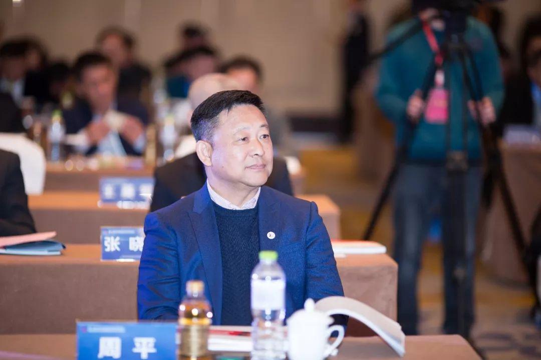 靠“扫大街”上市！员工人均月薪3167元，57%的人还没社保