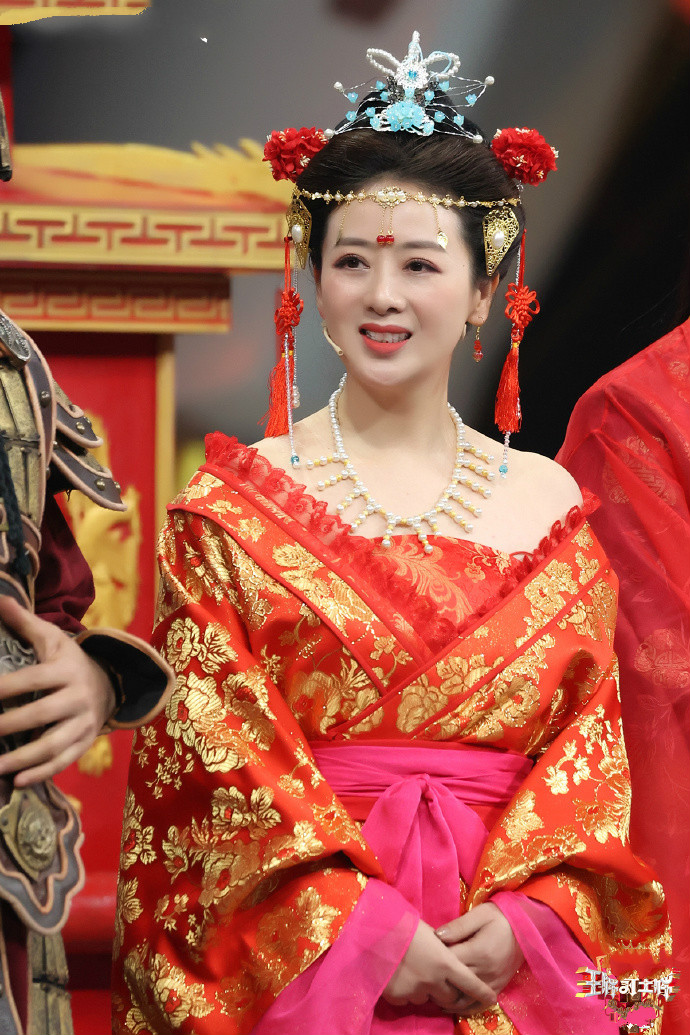 " on wrong bridal sedan chair is married to man " the reunion after 21 years, yellow Yi Lilin plays the part of ancient costume Jing is colourful, 