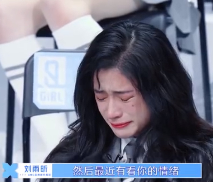 段小薇《青2》淘汰后，更换社交头像置顶博文，昵称却引起热议
