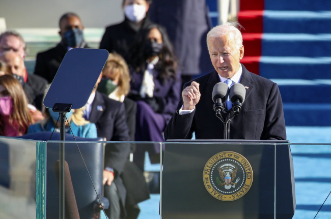 考验拜登的时候到了！美国警察再闯大祸，街头