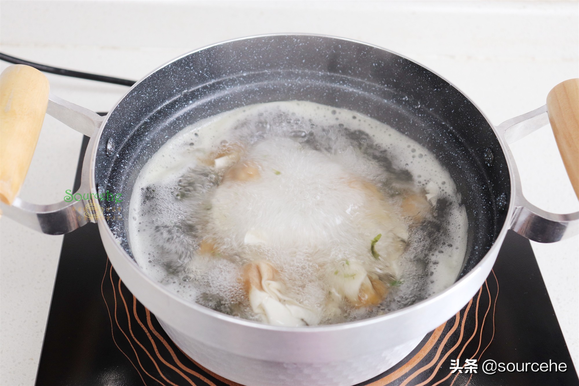 煮速凍雲吞時多加一步，煮出的雲吞跟現包的一樣，鮮香不破皮