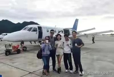 冯小刚提携的两个农村娃，从草根到顶流一路逆