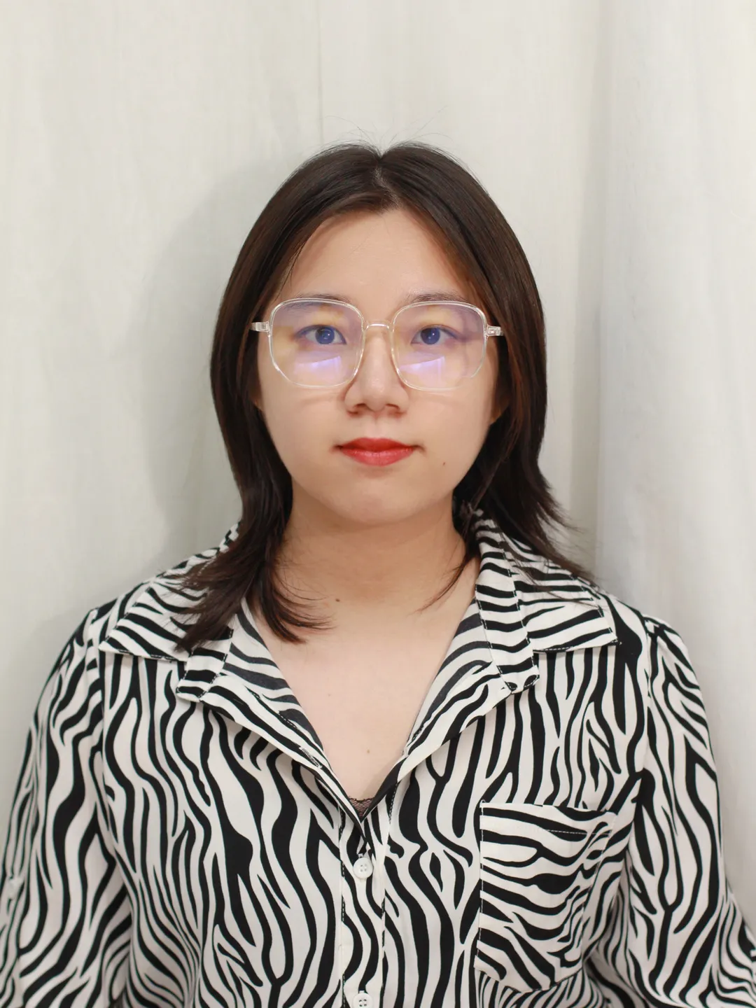 女生長期戴眼鏡與不戴眼鏡,到底有什么區別?