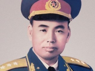 对毛主席最忠心的上将，许世友为何两次向毛主