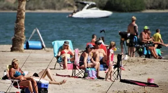 复工首日一个工厂1031人感染！即将解封的BC人不