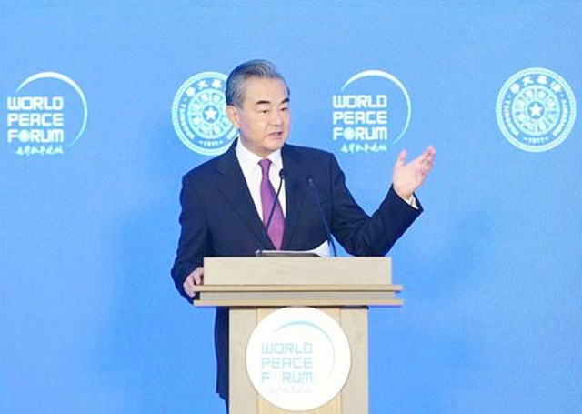 南海方向传出好消息！王毅释放重大信号，中国这一步走得稳稳当当