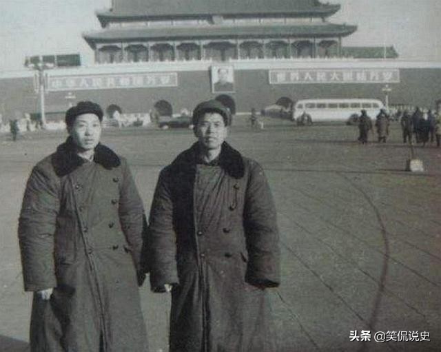 军大衣发明100多年，曾经在中国风靡一时，为啥突然被我军淘汰了