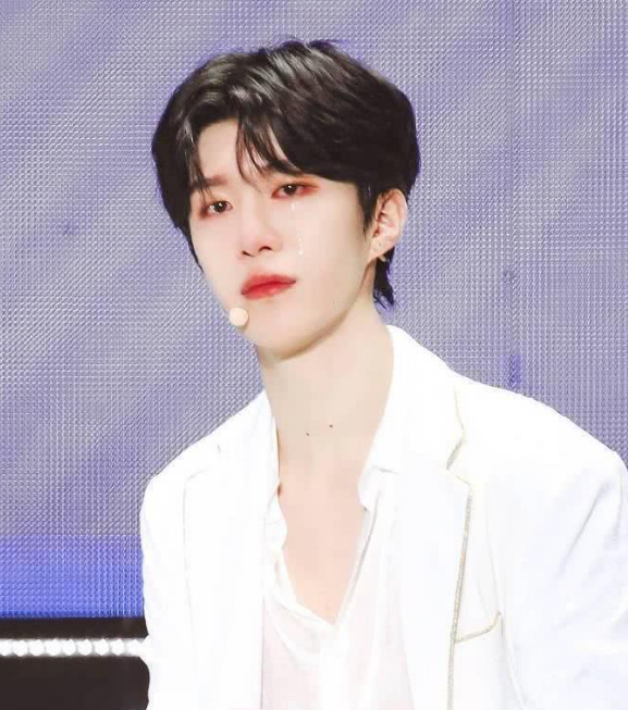 粉丝也变私生饭？边伯贤家门口被私生饭蹲守，