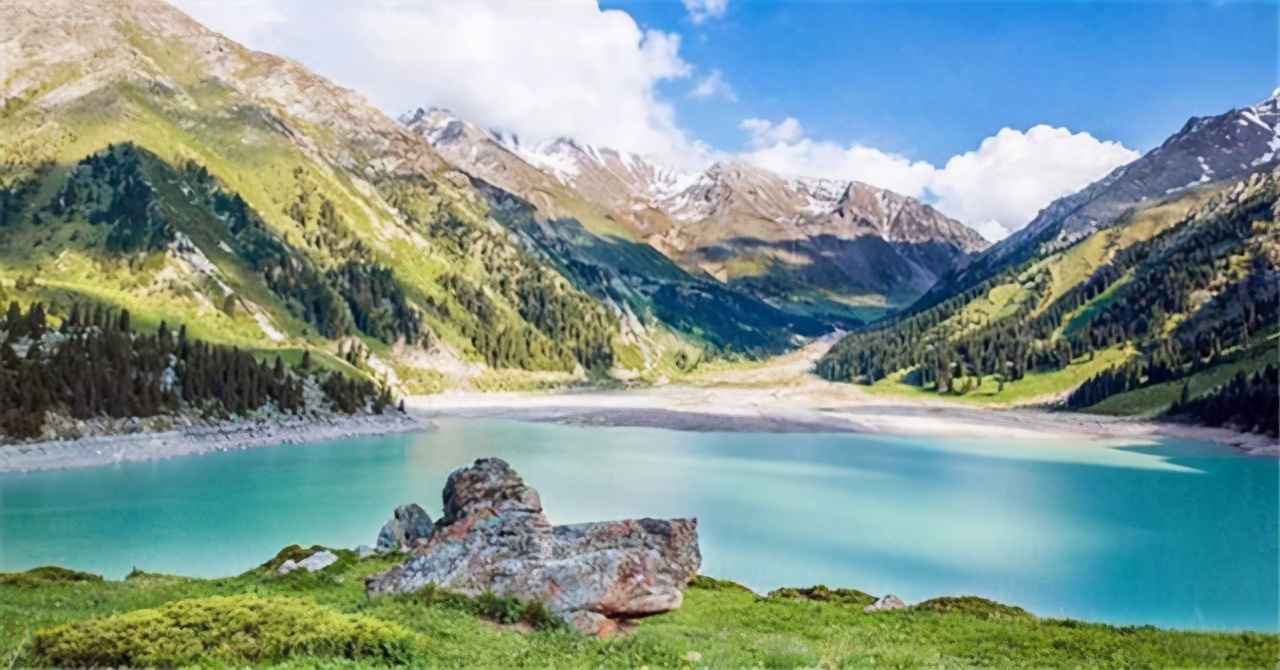 闷声发大财的哈萨克斯坦，已悄然成为中亚领头