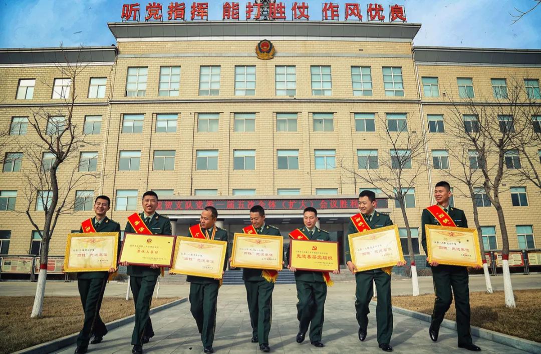 ���Ƚ����á��侯<a href=http://www.cngansu.cn/news/ target=_blank class=infotextkey>����</a>�ܶӰ���֧�� | ½����82���ž�ĳ��