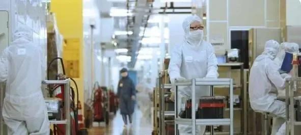 中国芯激增48%超越硅谷，外媒评价：全球“芯片工厂”即将诞生