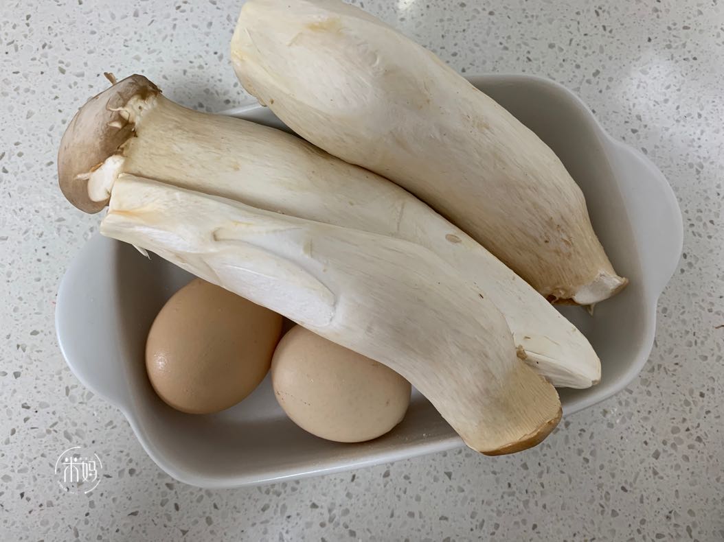 If you like to eat Pleurotus eryngii, remember to collect it and try this method. It is crispy on the outside and tender on the inside. It is more popular than meat