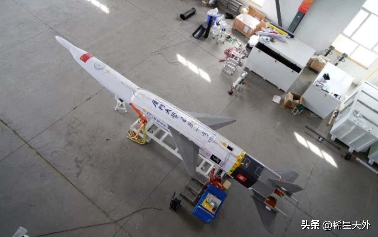 无惧美疯狂售台武器，我军即将装备世界最大空射导弹