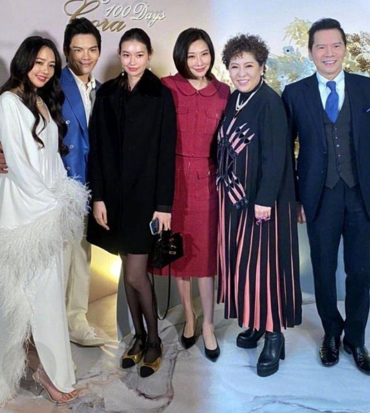 向佐女儿百日宴曝光郭碧婷台下嗨玩不抱孩子一身名牌配鸽子蛋