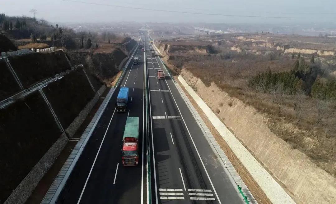 持续推进栾川至卢氏高速,渑淅高速渑池至洛宁段,连霍呼北高速联络线等