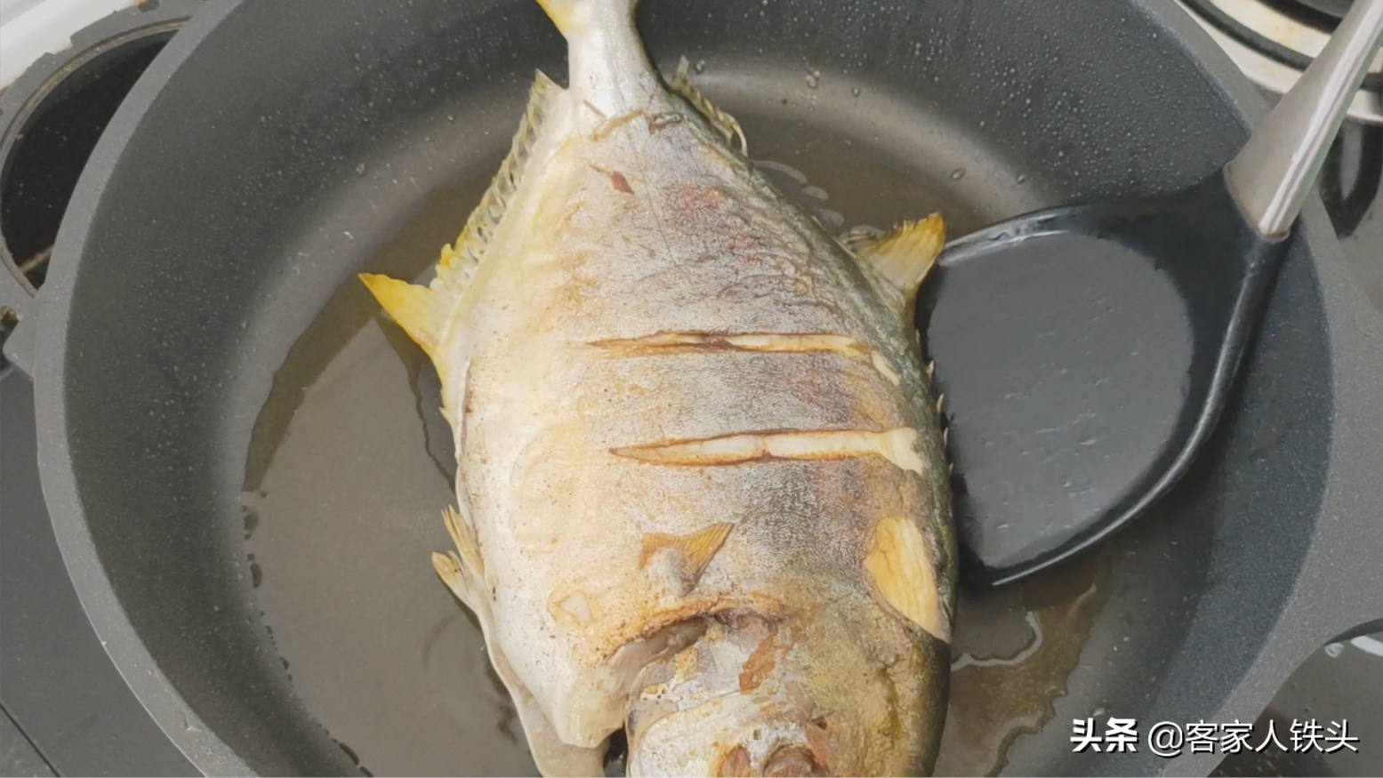 广东人吃海鲜有一套，这样搭配做一盘，上桌连汁都吃不剩，真下饭