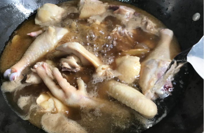鸡肉也要吃得养生，教你在家做麻油鸡，看着就流口水
