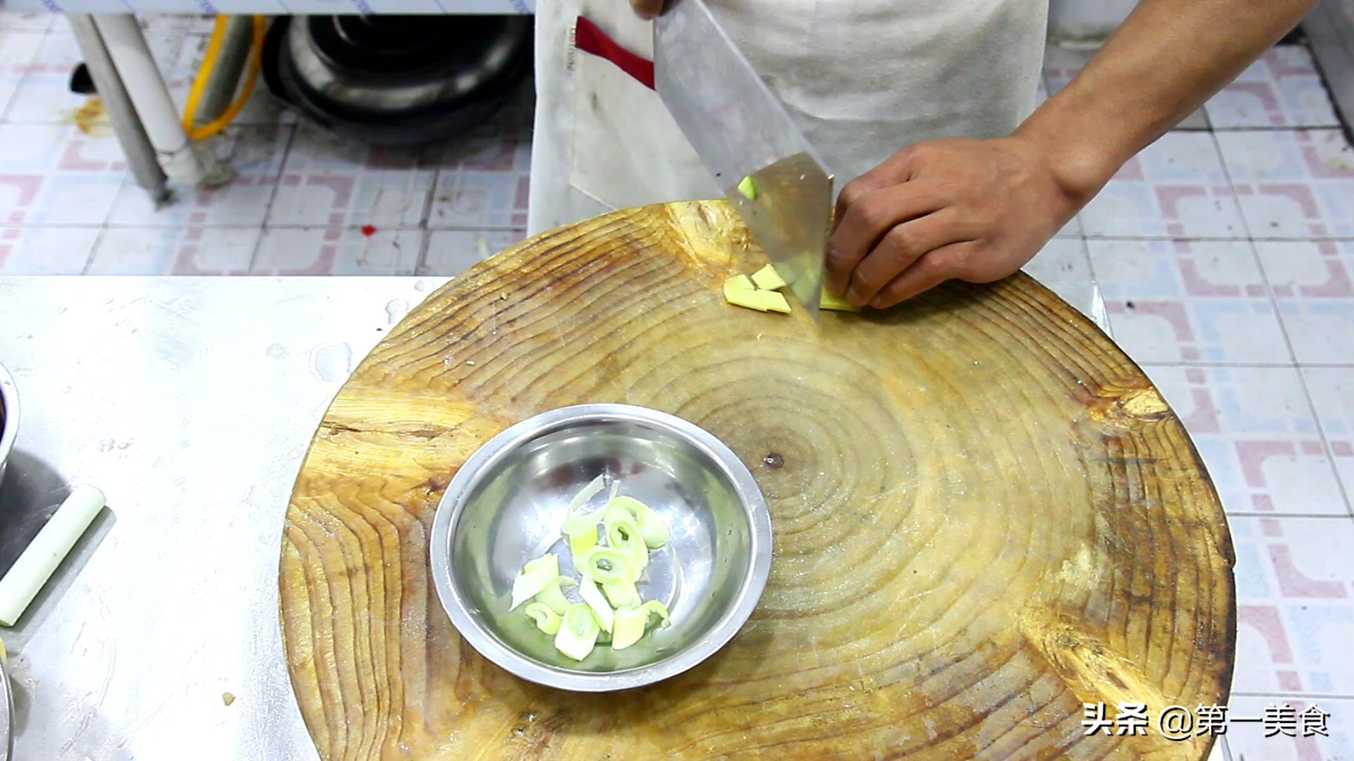 图片[8]-厨师长教你如何制作杭椒牛柳 鲜嫩多汁又入味 腌制才是关键-起舞食谱网
