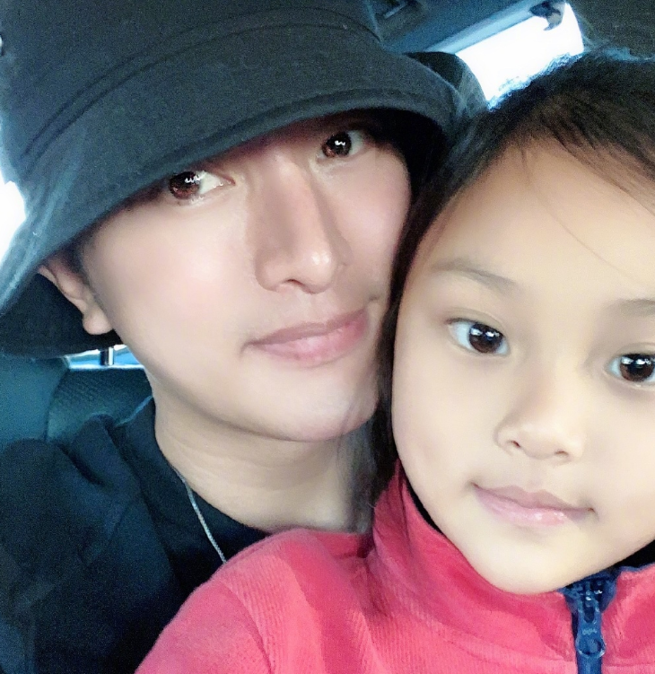 甜馨7歲生日，賈乃亮李小璐為其慶生，離異家庭的孩子更需要陪伴