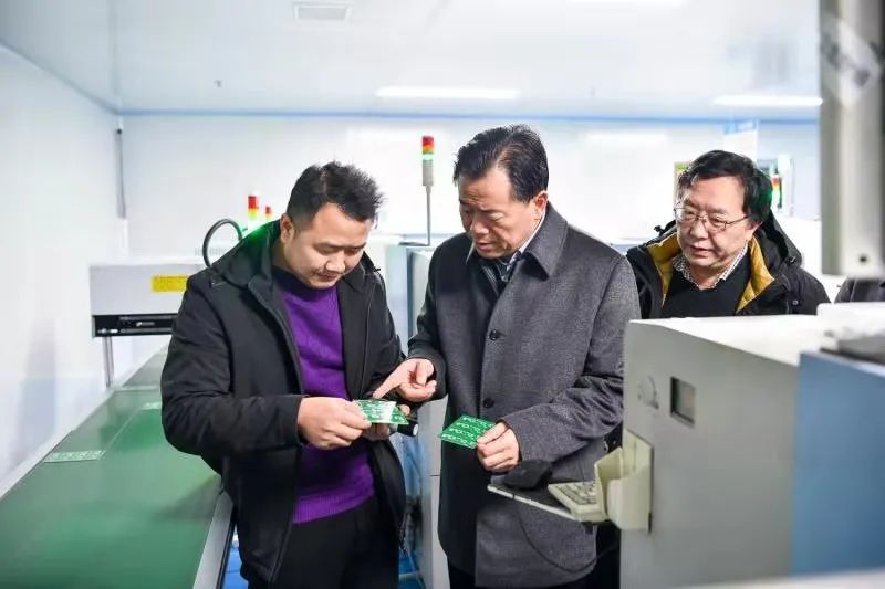 石希欣在芷江调研制造业发展工作时指出：提高智能化自动化水平 不断促进深度融合发展