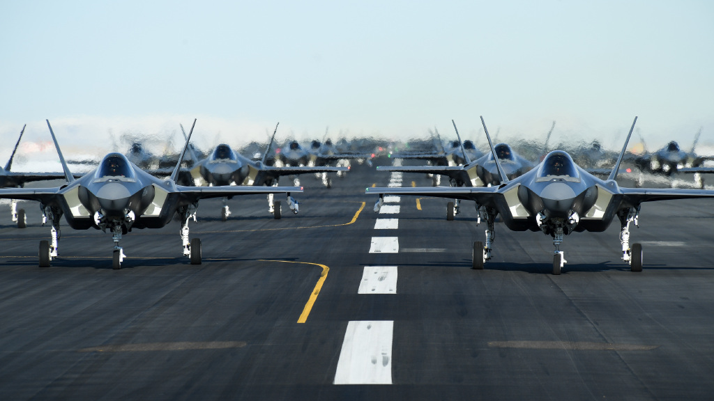 F35成五角大楼的大坑，近距格斗不行超音速会烧