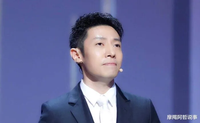 她是赵薇的好闺蜜,与撒贝宁分手后辞职出国留