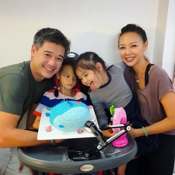 钟丽淇10岁女儿开始学走路，患罕见基因疾病，被断言活不过两岁