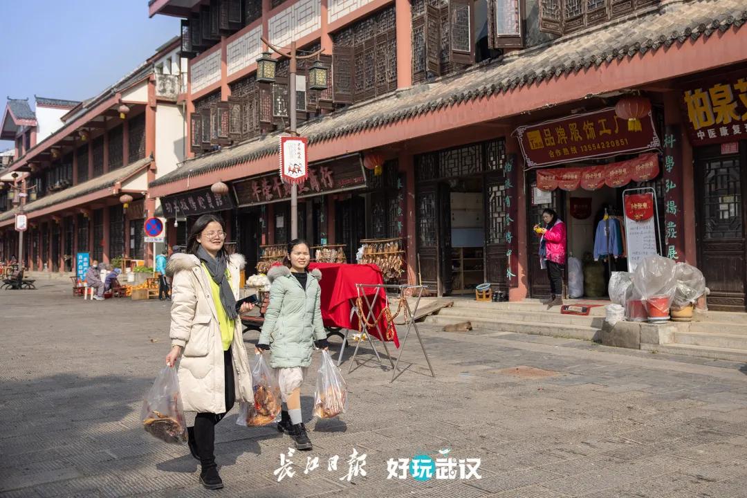 把腊肠和腊鱼串一串，串一个同心圆来过年