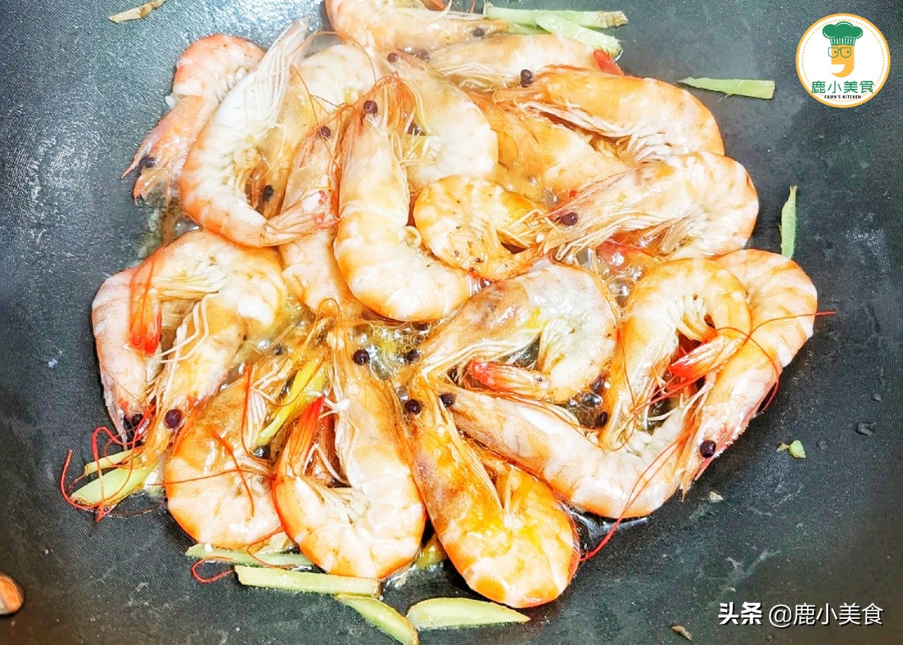 春節待客，寓意“紅紅火火”的油燜大蝦，紅亮喜慶，酥嫩美味