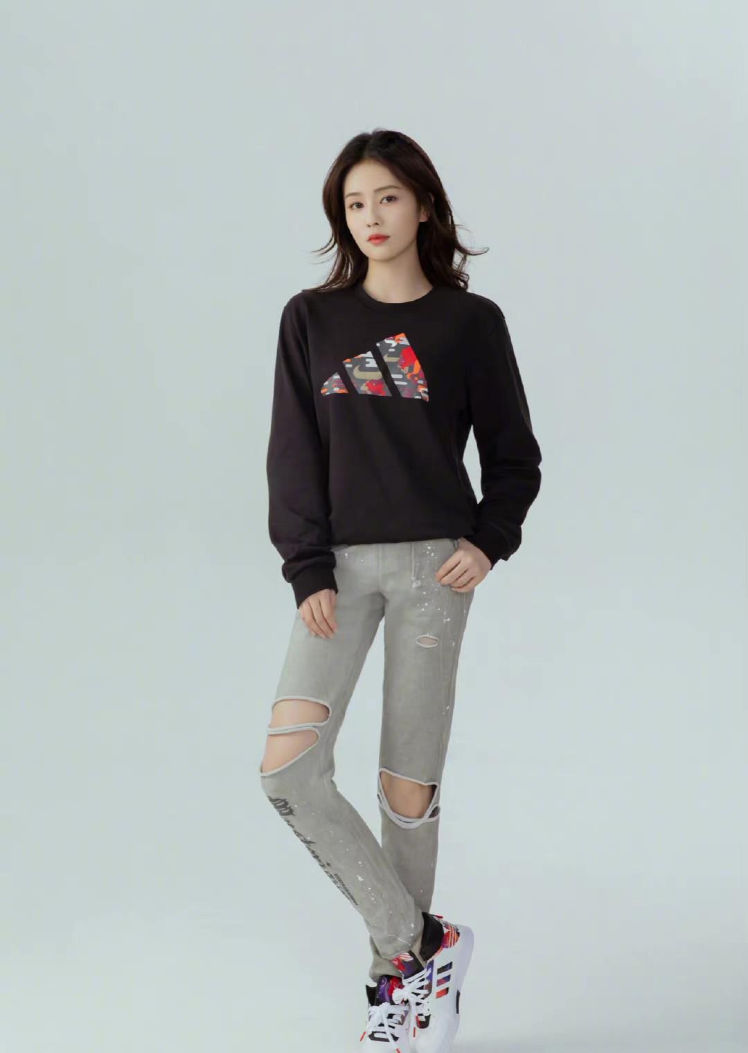 近日娱乐圈绯闻集中？白鹿罗云熙被传领证结婚