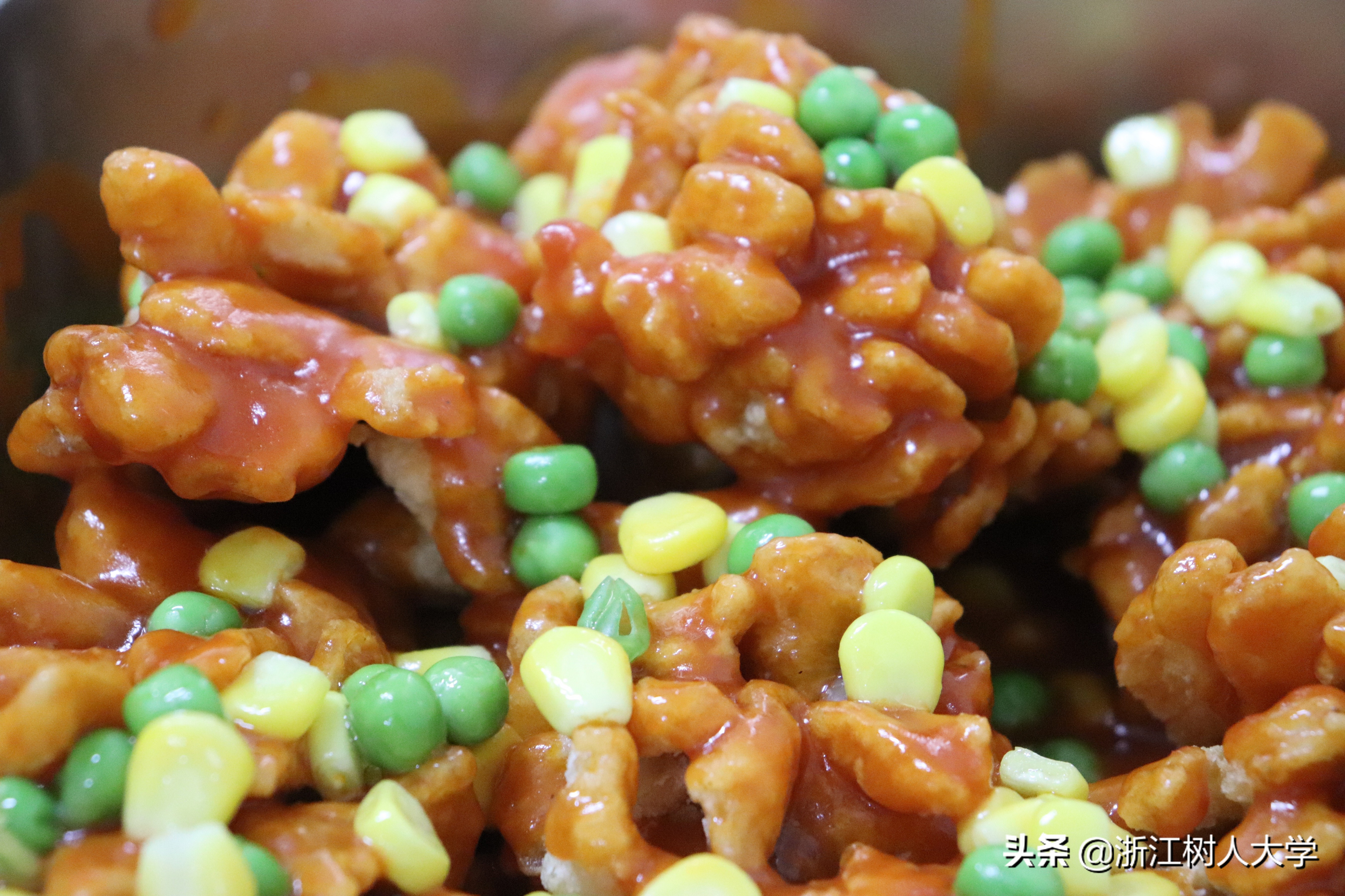 糖醋里脊、葡萄鱼、辣子鸡！刚毕业，就有点想念母校的食堂了