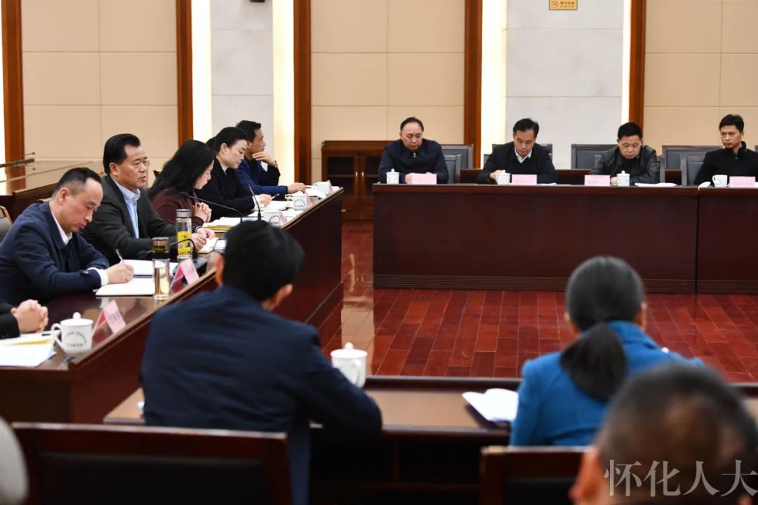 市人大常委会举行贯彻实施《怀化市扬尘污染防治条例》座谈会
