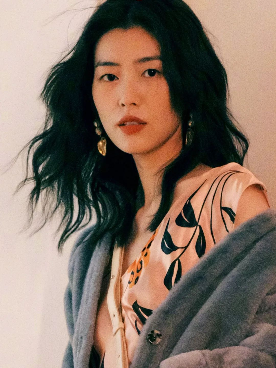 别再“披头散发”了！这4款冬季发型才够美够撩