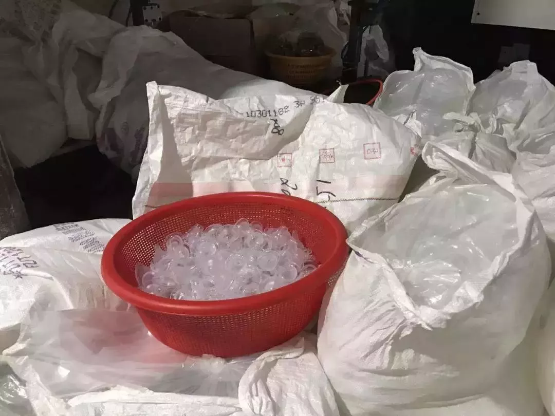 快扔!这款奶嘴化学物质超标!宝宝吸它等于“吸毒”