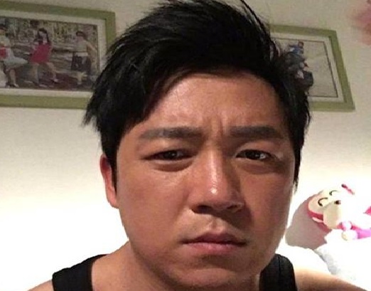 潘粤明发文父亲散步被车撞，十年绿叶衬红花，