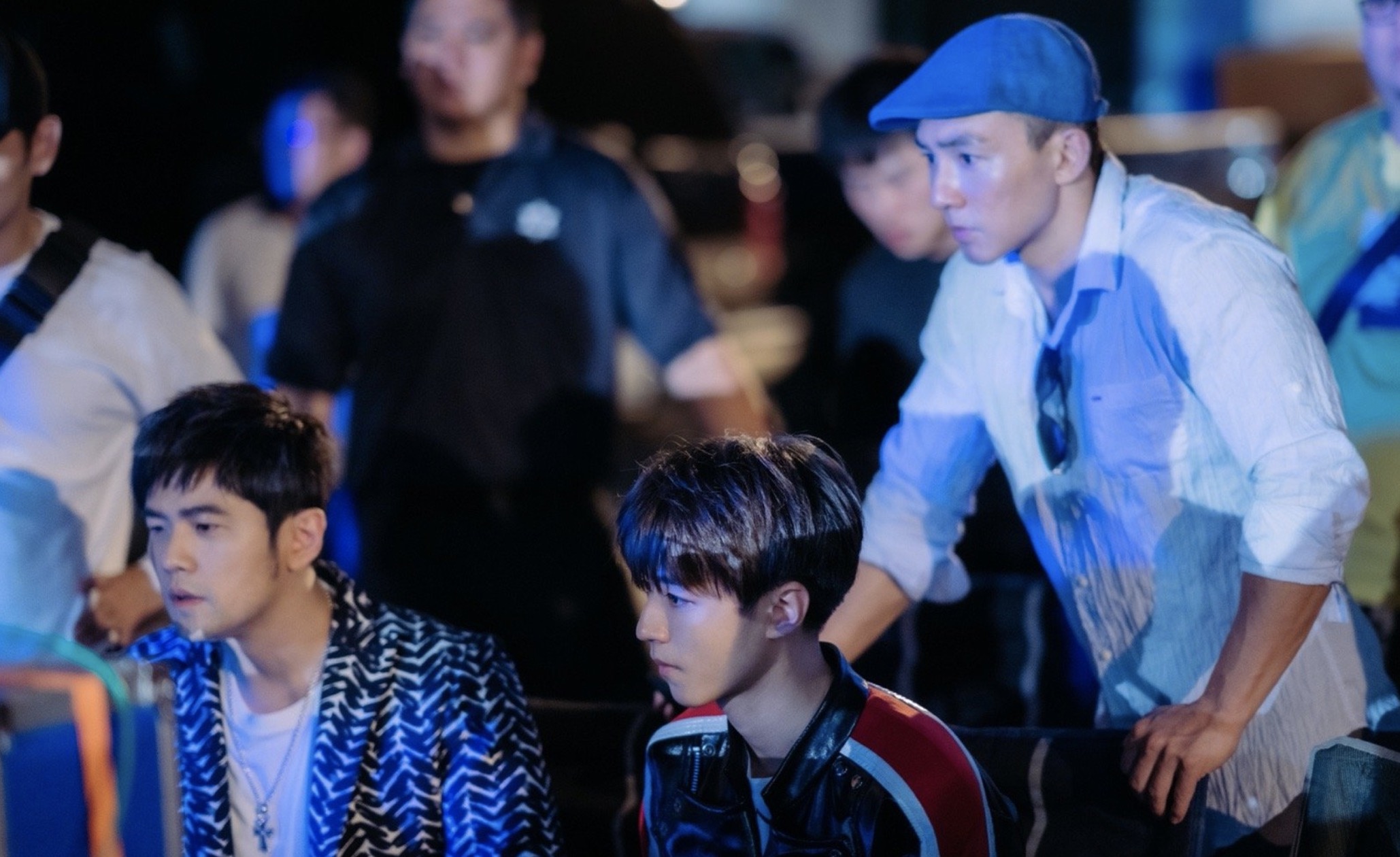 周杰伦王俊凯比剪刀手，首次合作电影，一个当监制一个特别演出