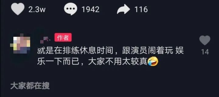 杨丽萍新照只剩骨架，瘦如竹竿皮肤糙，不穿民族服打扮随意认不出