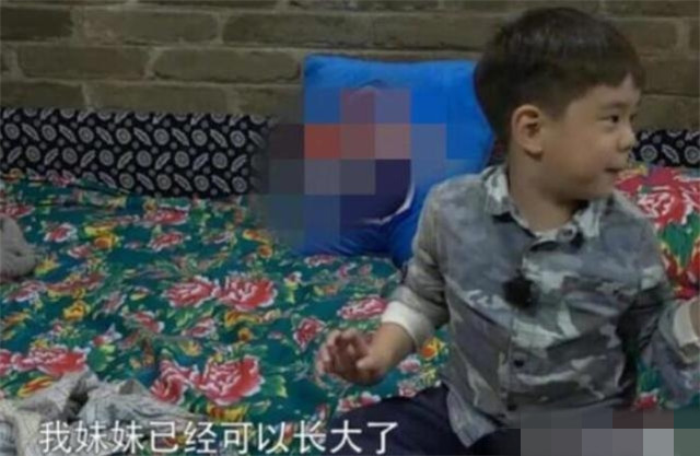 杜江和霍思燕一家出遊，神秘小女孩再現身，露側臉與霍思燕熱聊