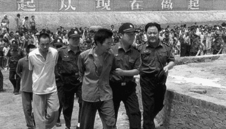 1981年吉林特大凶杀案纪实：男子调戏同事妻子被当众扇巴掌，持枪杀害19人