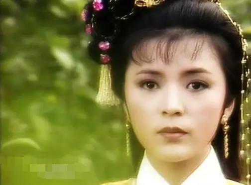 6版王语嫣不比不知道，有人美成经典难忘怀，有人却被嘲像村姑