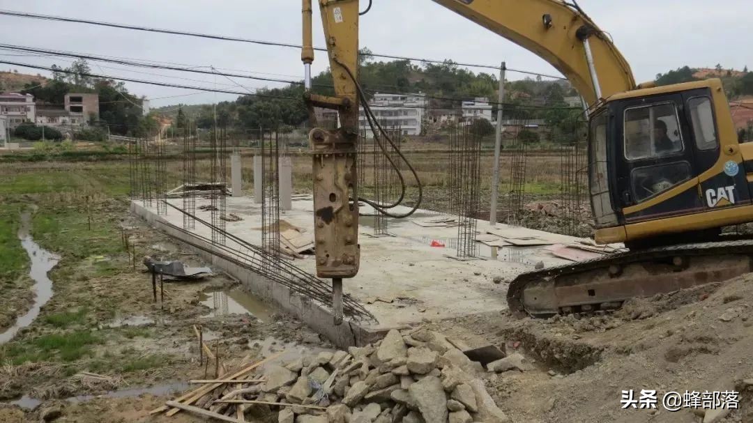 9月土地新规落地，已经占用耕地建房的会被拆吗？分3种情况解决
