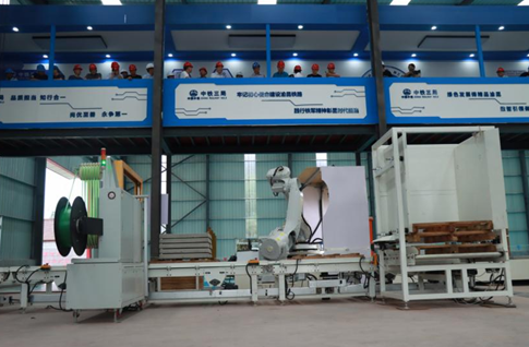 中铁三局渝昆智能工厂首创混线柔性智能产线