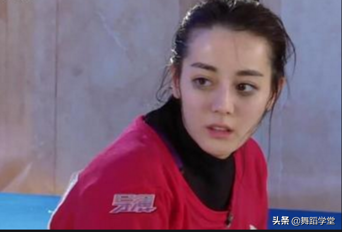 假睫毛有多容易“翻车”？来看看这些女明星的