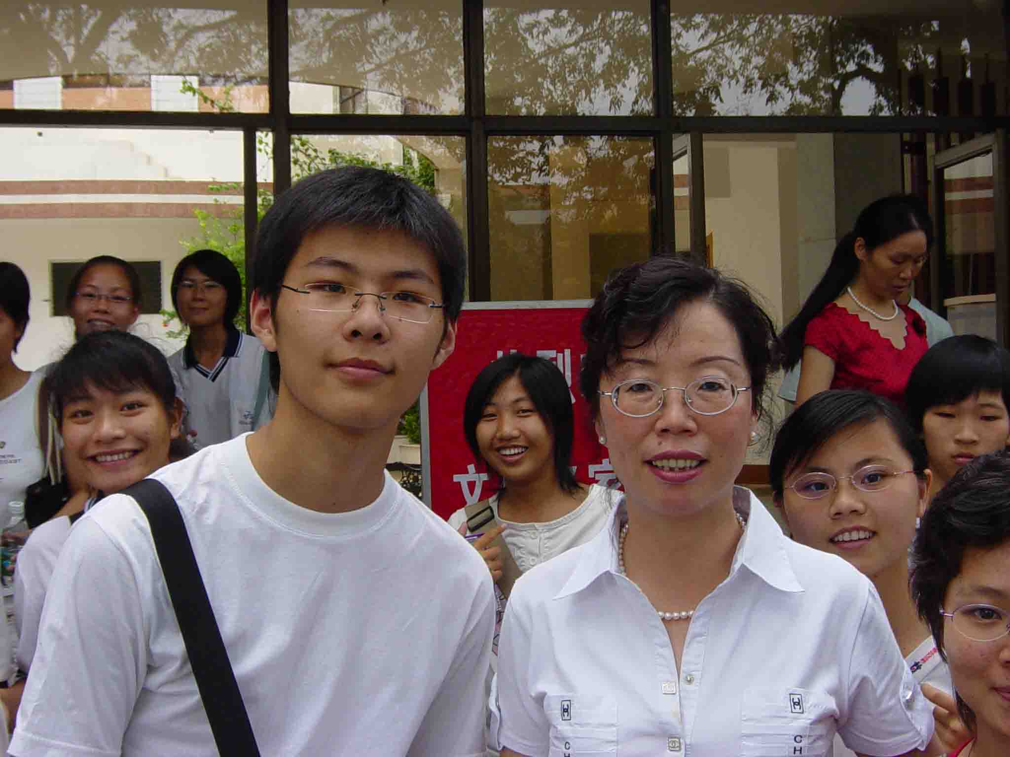 《致橡树》,一首女生必读的诗,诗人舒婷,有一个浪漫的爱情故事