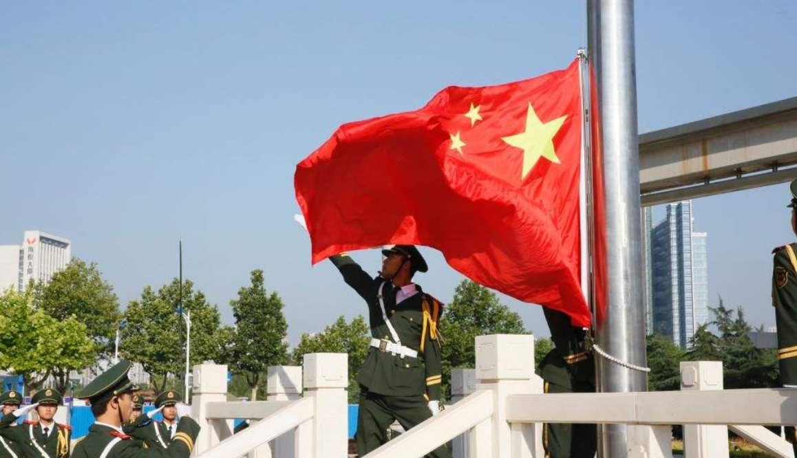 中国第一旗手高红甫，12年为祖国升旗6200次，退