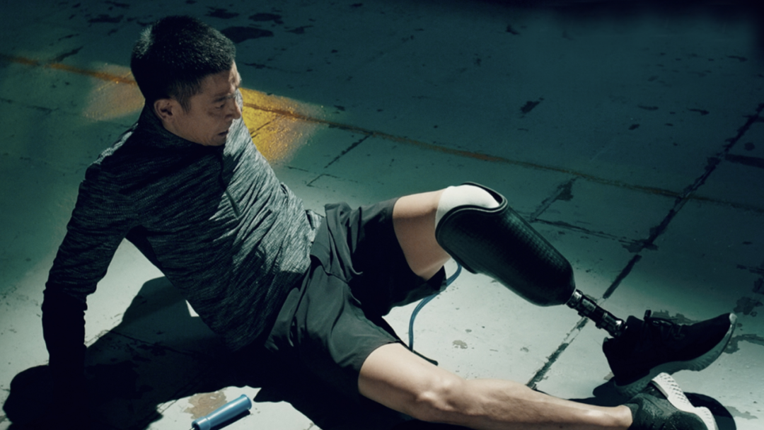 比起贩卖友情的王晶，他才是给刘德华命中“第