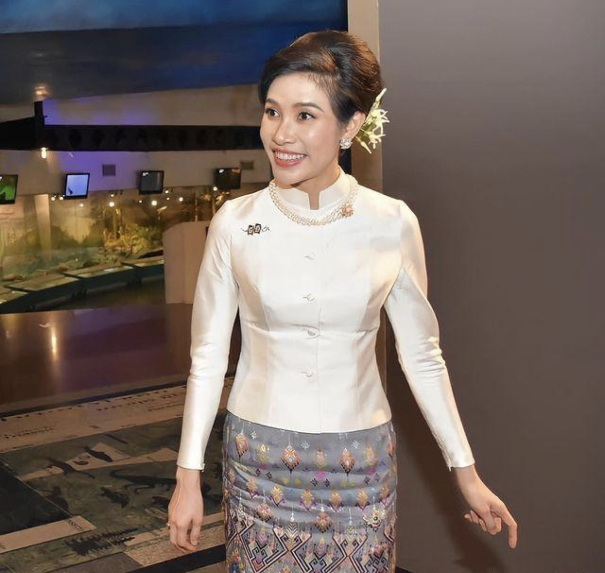 真实版“甄嬛”有点段位，挑衣服都让国王陪，