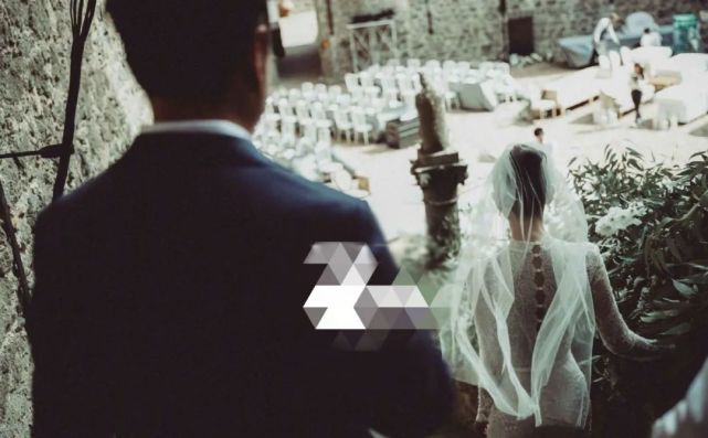 被前男友暴打、星途黯淡多年，“美强惨”女星