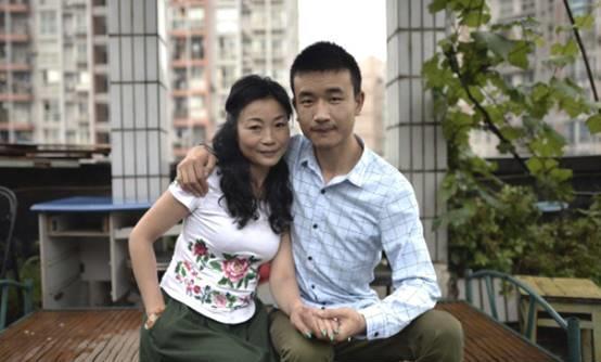 儿子出差后儿媳带男友回家，为何她不怕婆婆？因她曾撞见婆婆出轨